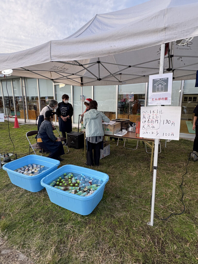 秋の夜長の居場所（ひみつきち）〜あそびあむ✕こども食堂〜　開始前　とんぼの家開店前