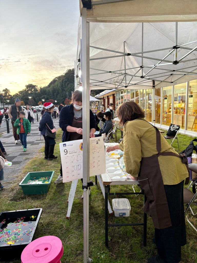 秋の夜長の居場所（ひみつきち）〜あそびあむ✕こども食堂〜　開始前　ともともランチ開店前