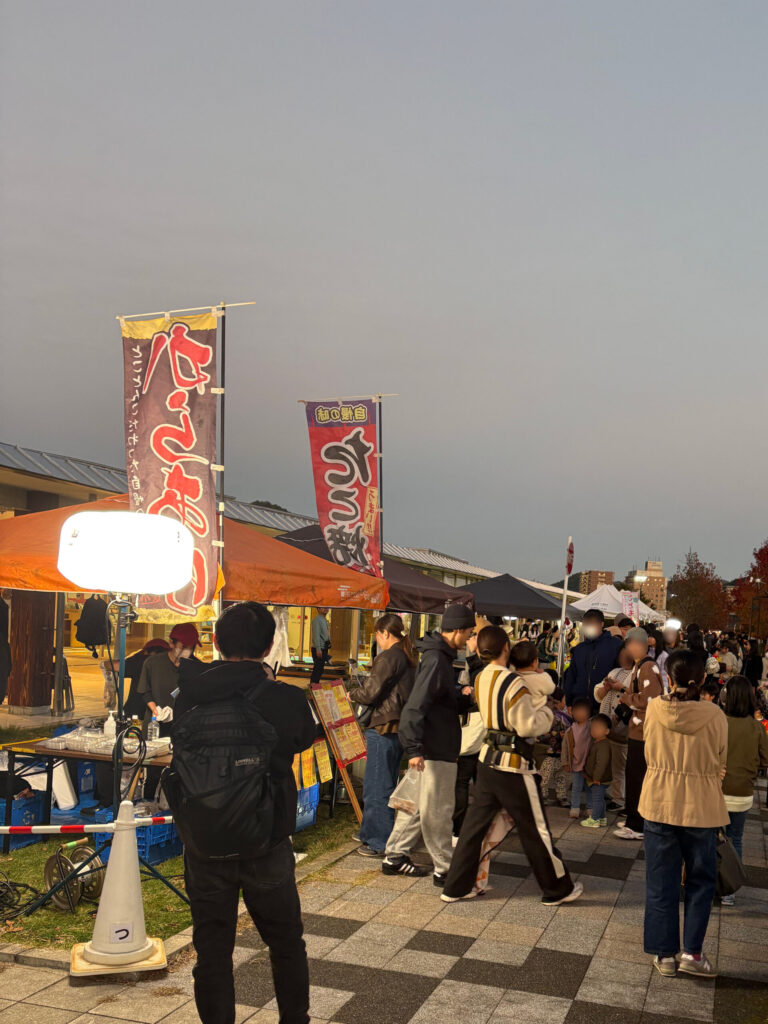 秋の夜長の居場所（ひみつきち）〜あそびあむ✕こども食堂〜　開始前　新八開店前