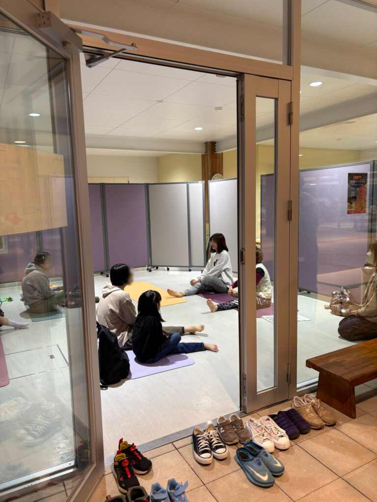 秋の夜長の居場所（ひみつきち）〜あそびあむ✕こども食堂〜　開始前　和笑食堂開店前